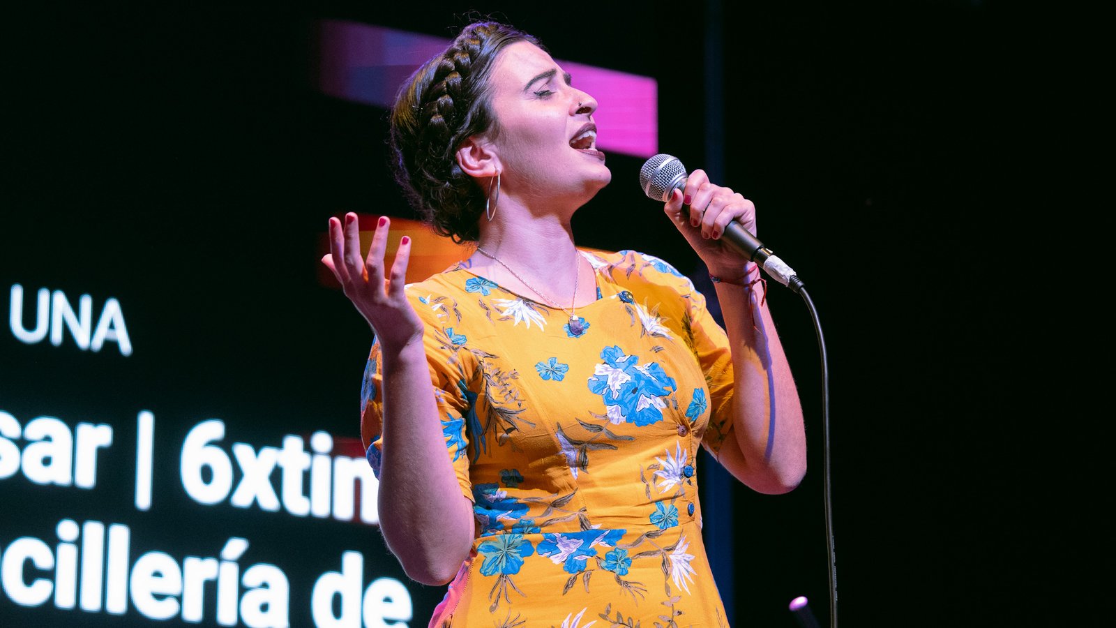 Florencia Crino cantando